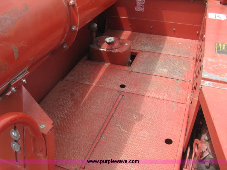 image for item G8279 1983 International 1460 Axial-Flow combine