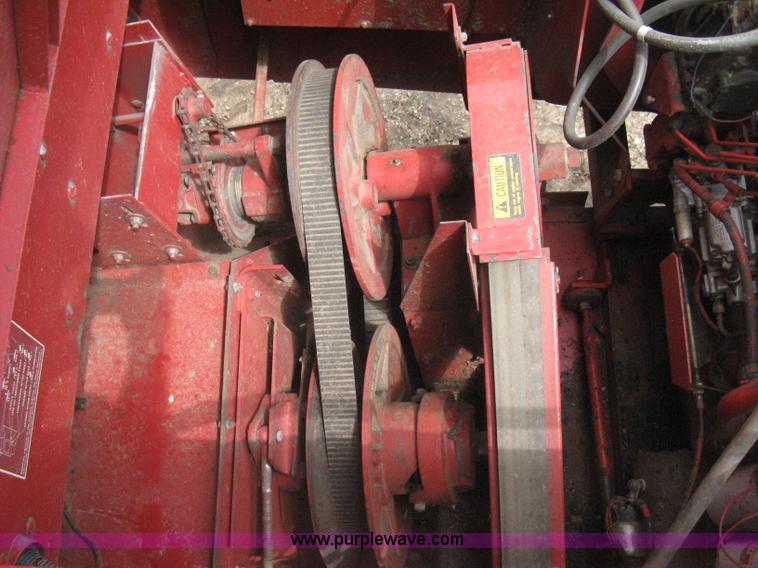 image for item G8279 1983 International 1460 Axial-Flow combine