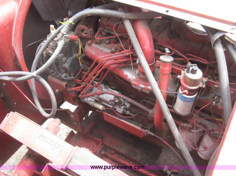 image for item G8279 1983 International 1460 Axial-Flow combine