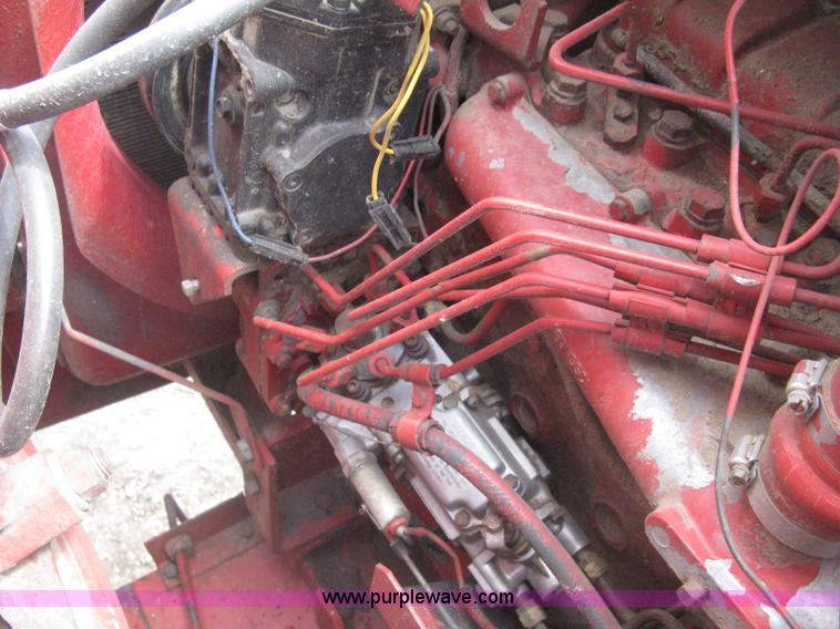 image for item G8279 1983 International 1460 Axial-Flow combine