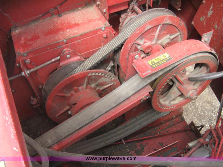 image for item G8279 1983 International 1460 Axial-Flow combine