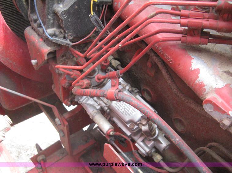 image for item G8279 1983 International 1460 Axial-Flow combine