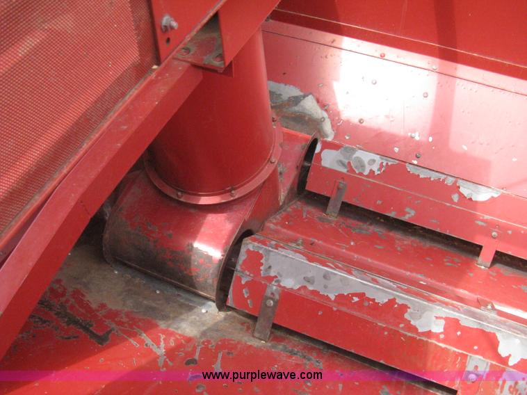 image for item G8279 1983 International 1460 Axial-Flow combine