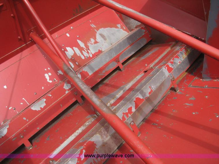 image for item G8279 1983 International 1460 Axial-Flow combine