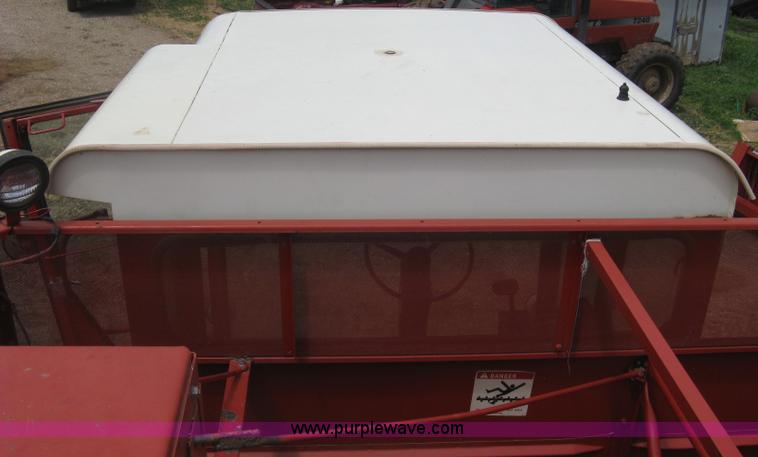 image for item G8279 1983 International 1460 Axial-Flow combine