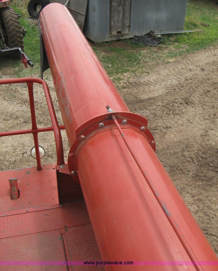 image for item G8279 1983 International 1460 Axial-Flow combine