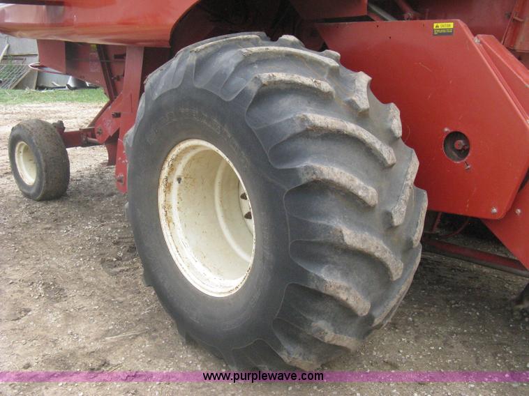 image for item G8279 1983 International 1460 Axial-Flow combine