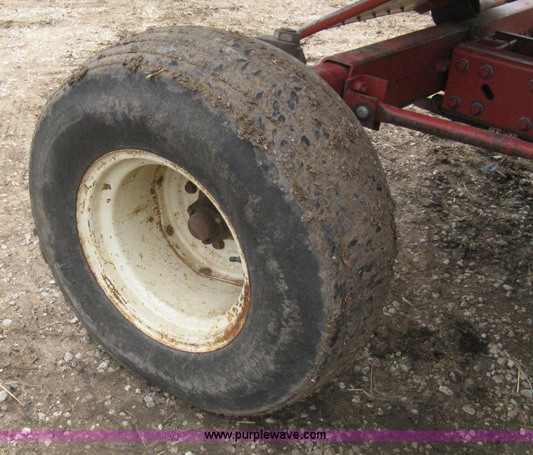 image for item G8279 1983 International 1460 Axial-Flow combine