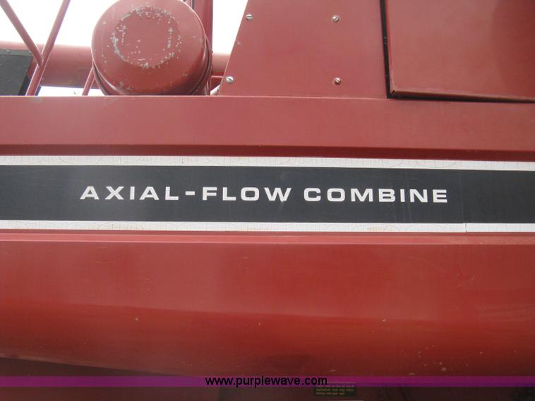 image for item G8279 1983 International 1460 Axial-Flow combine