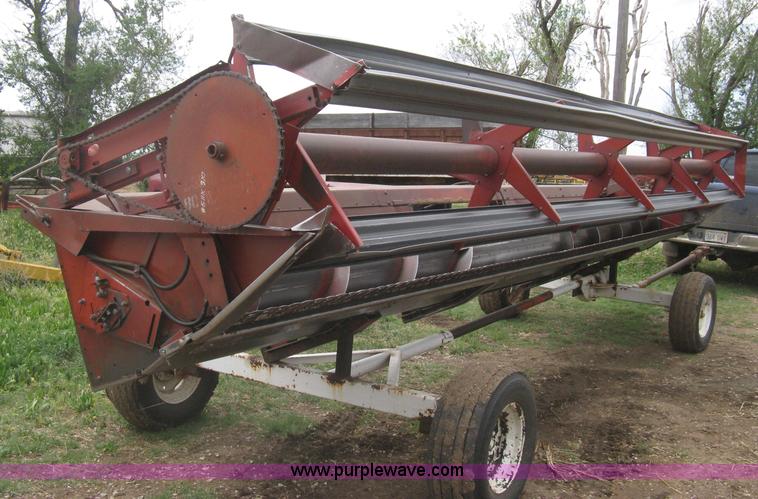 image for item G8279 1983 International 1460 Axial-Flow combine