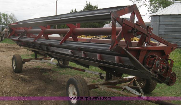 image for item G8279 1983 International 1460 Axial-Flow combine