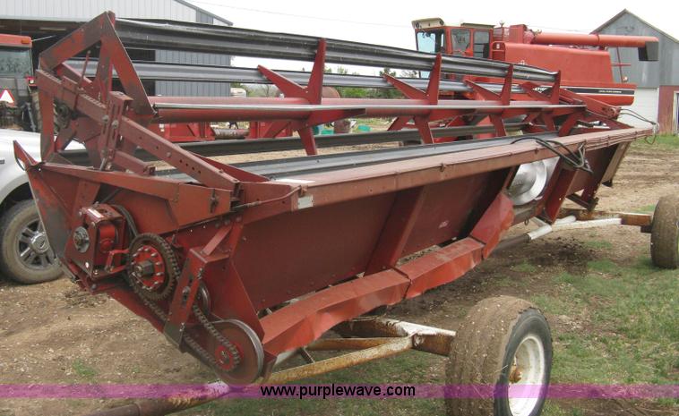 image for item G8279 1983 International 1460 Axial-Flow combine