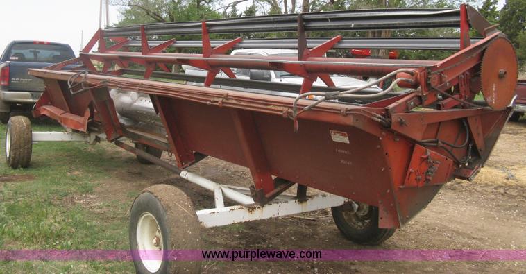 image for item G8279 1983 International 1460 Axial-Flow combine