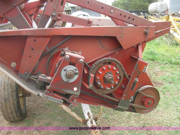 image for item G8279 1983 International 1460 Axial-Flow combine