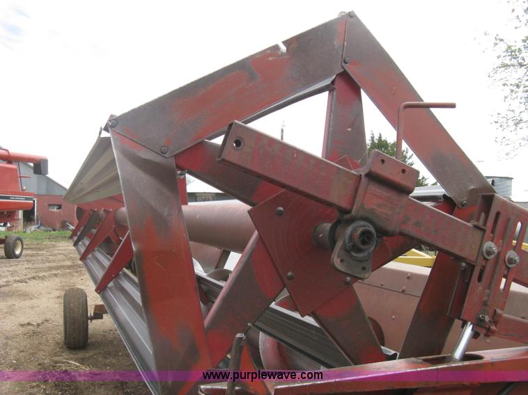 image for item G8279 1983 International 1460 Axial-Flow combine