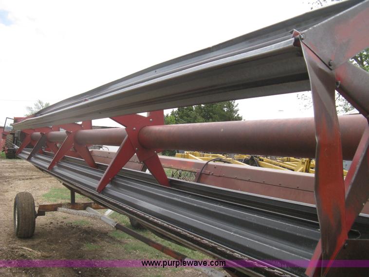 image for item G8279 1983 International 1460 Axial-Flow combine