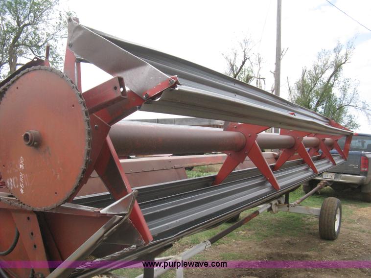 image for item G8279 1983 International 1460 Axial-Flow combine