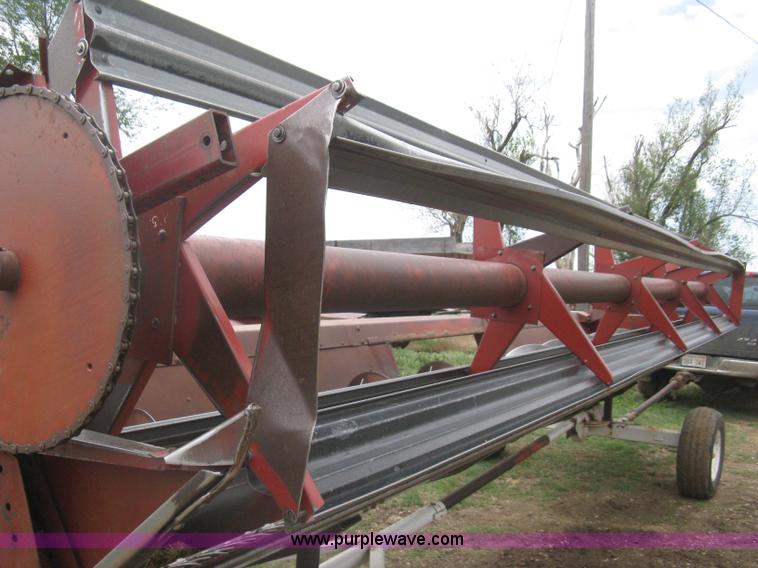 image for item G8279 1983 International 1460 Axial-Flow combine