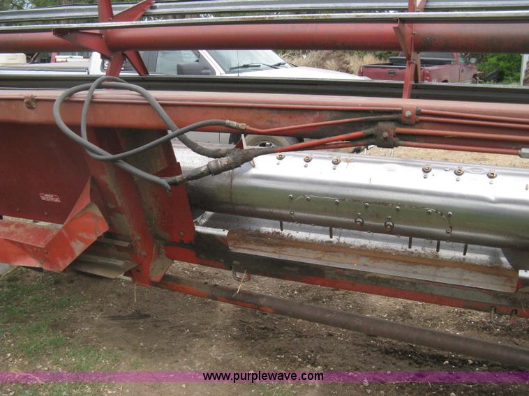 image for item G8279 1983 International 1460 Axial-Flow combine