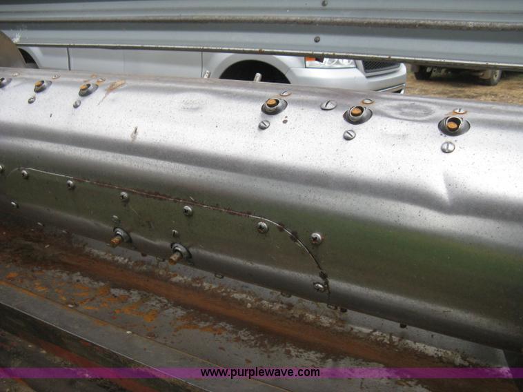 image for item G8279 1983 International 1460 Axial-Flow combine