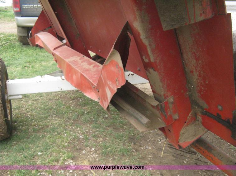 image for item G8279 1983 International 1460 Axial-Flow combine