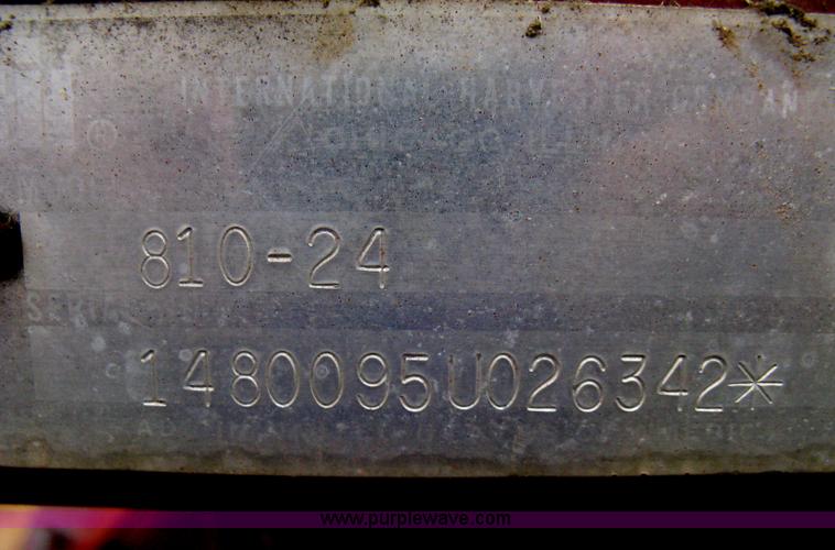 image for item G8279 1983 International 1460 Axial-Flow combine