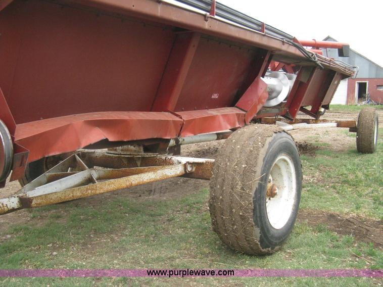 image for item G8279 1983 International 1460 Axial-Flow combine