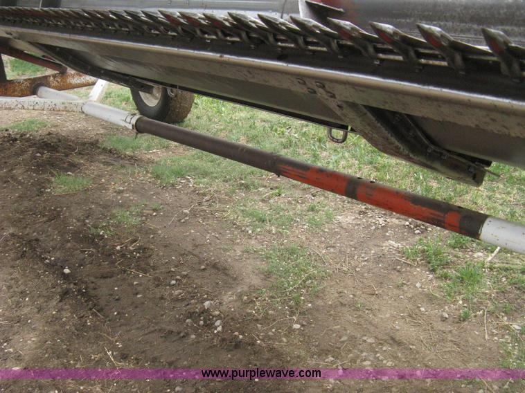 image for item G8279 1983 International 1460 Axial-Flow combine