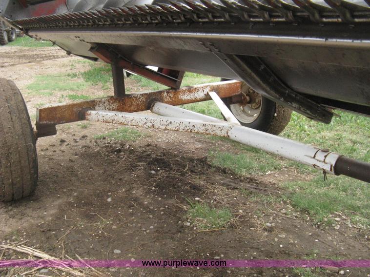 image for item G8279 1983 International 1460 Axial-Flow combine