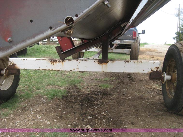 image for item G8279 1983 International 1460 Axial-Flow combine