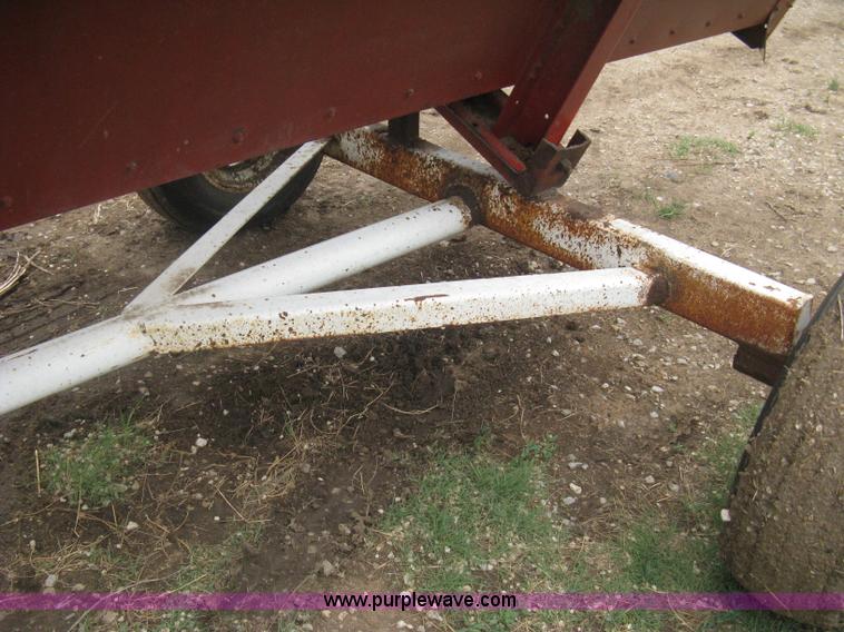 image for item G8279 1983 International 1460 Axial-Flow combine