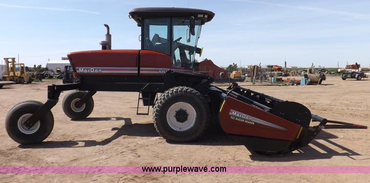 image for item H1939 2002 Mac Don 9352 Turbo swather