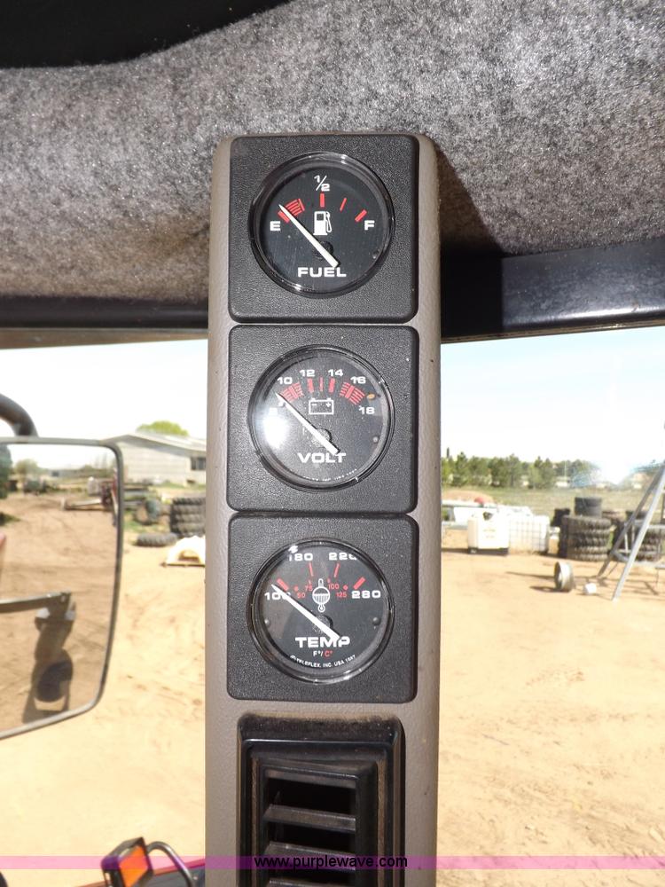 image for item H1939 2002 Mac Don 9352 Turbo swather