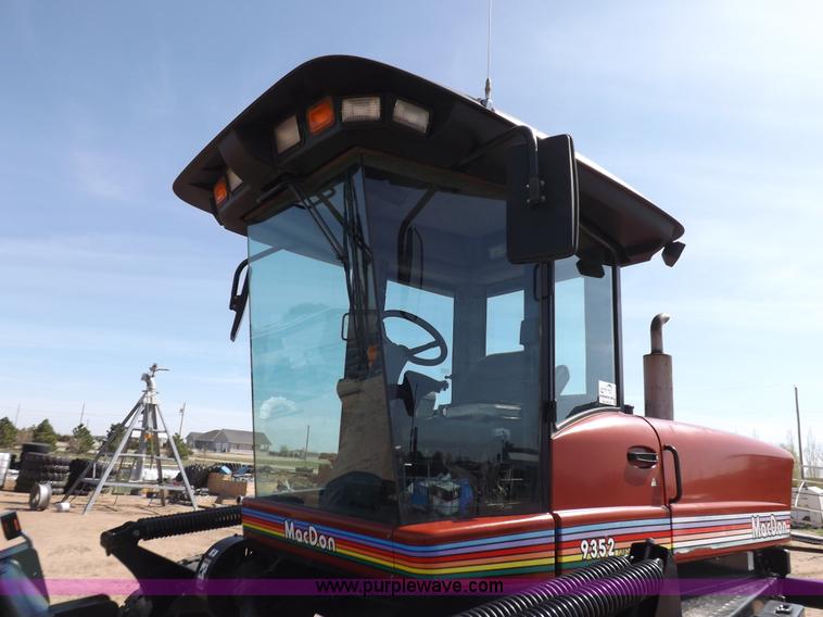 image for item H1939 2002 Mac Don 9352 Turbo swather