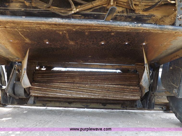 image for item H1939 2002 Mac Don 9352 Turbo swather