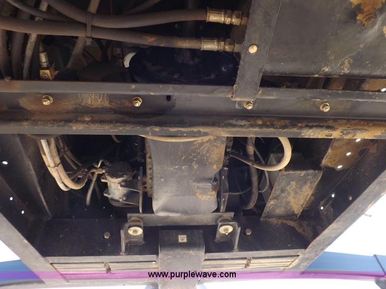 image for item H1939 2002 Mac Don 9352 Turbo swather