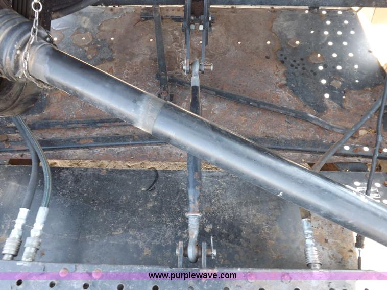 image for item H1939 2002 Mac Don 9352 Turbo swather