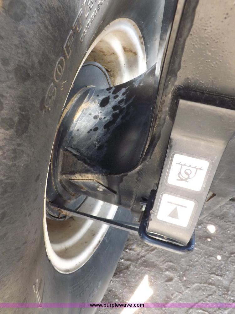 image for item H1939 2002 Mac Don 9352 Turbo swather