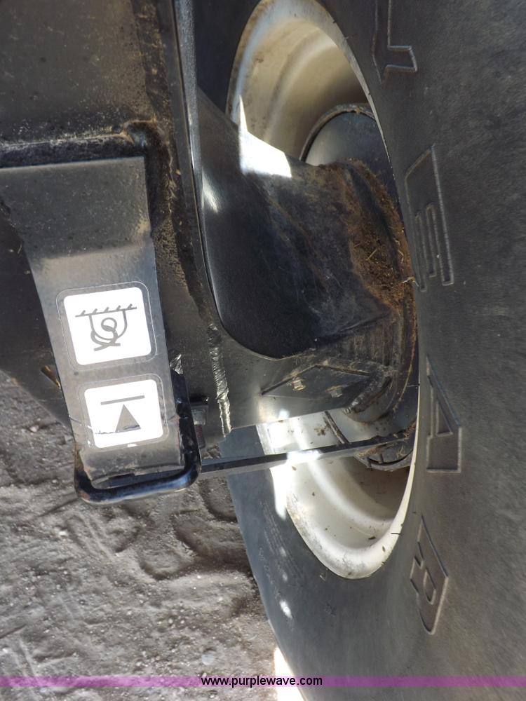 image for item H1939 2002 Mac Don 9352 Turbo swather