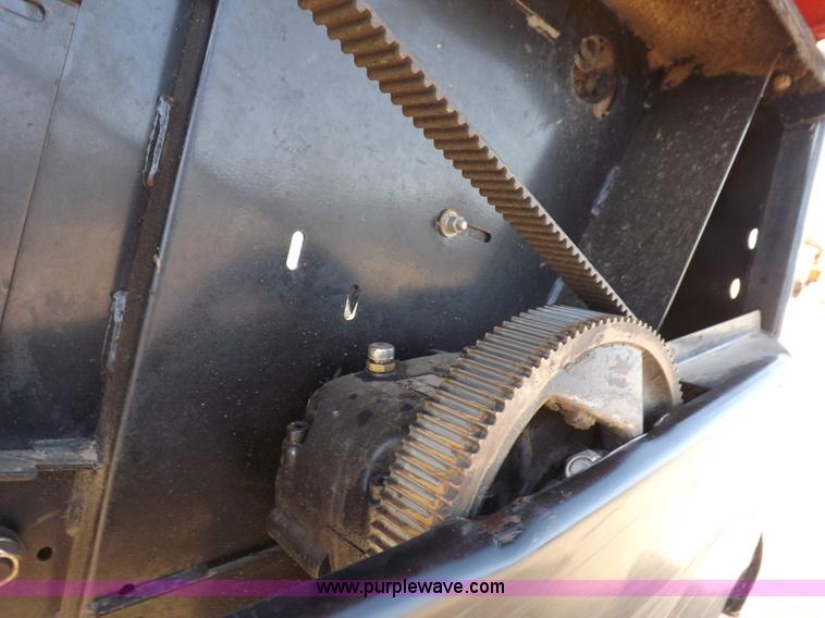 image for item H1939 2002 Mac Don 9352 Turbo swather