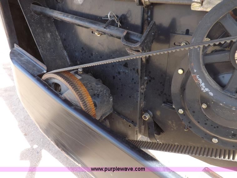 image for item H1939 2002 Mac Don 9352 Turbo swather