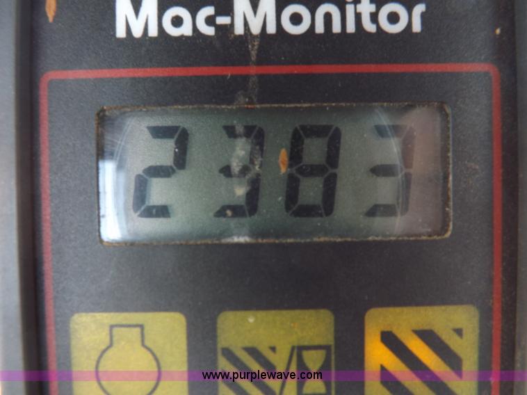 image for item H1939 2002 Mac Don 9352 Turbo swather