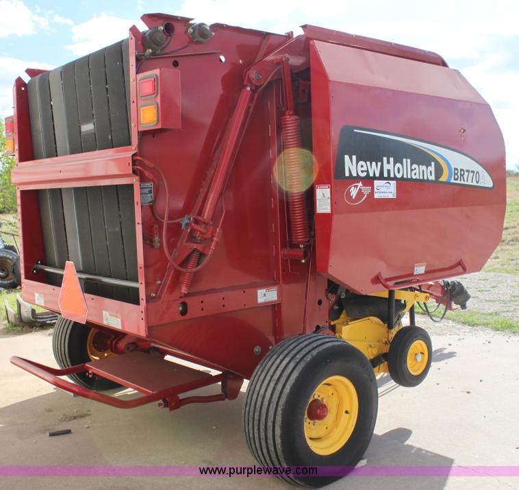 image for item H2052 2007 New Holland BR770A round baler