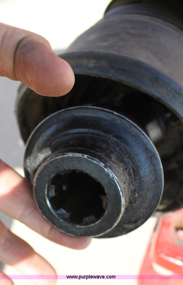 image for item H2052 2007 New Holland BR770A round baler