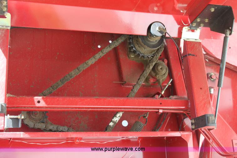 image for item H2052 2007 New Holland BR770A round baler