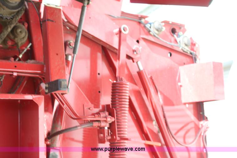 image for item H2052 2007 New Holland BR770A round baler