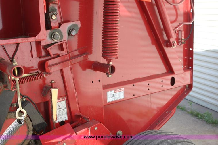 image for item H2052 2007 New Holland BR770A round baler