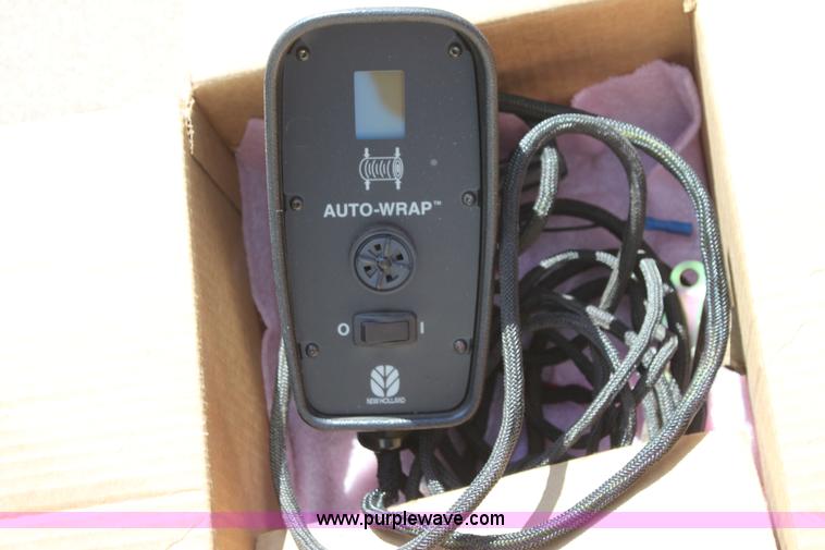 image for item H2052 2007 New Holland BR770A round baler