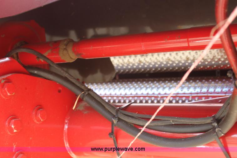 image for item H2052 2007 New Holland BR770A round baler