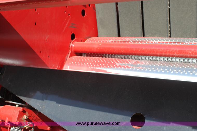 image for item H2052 2007 New Holland BR770A round baler